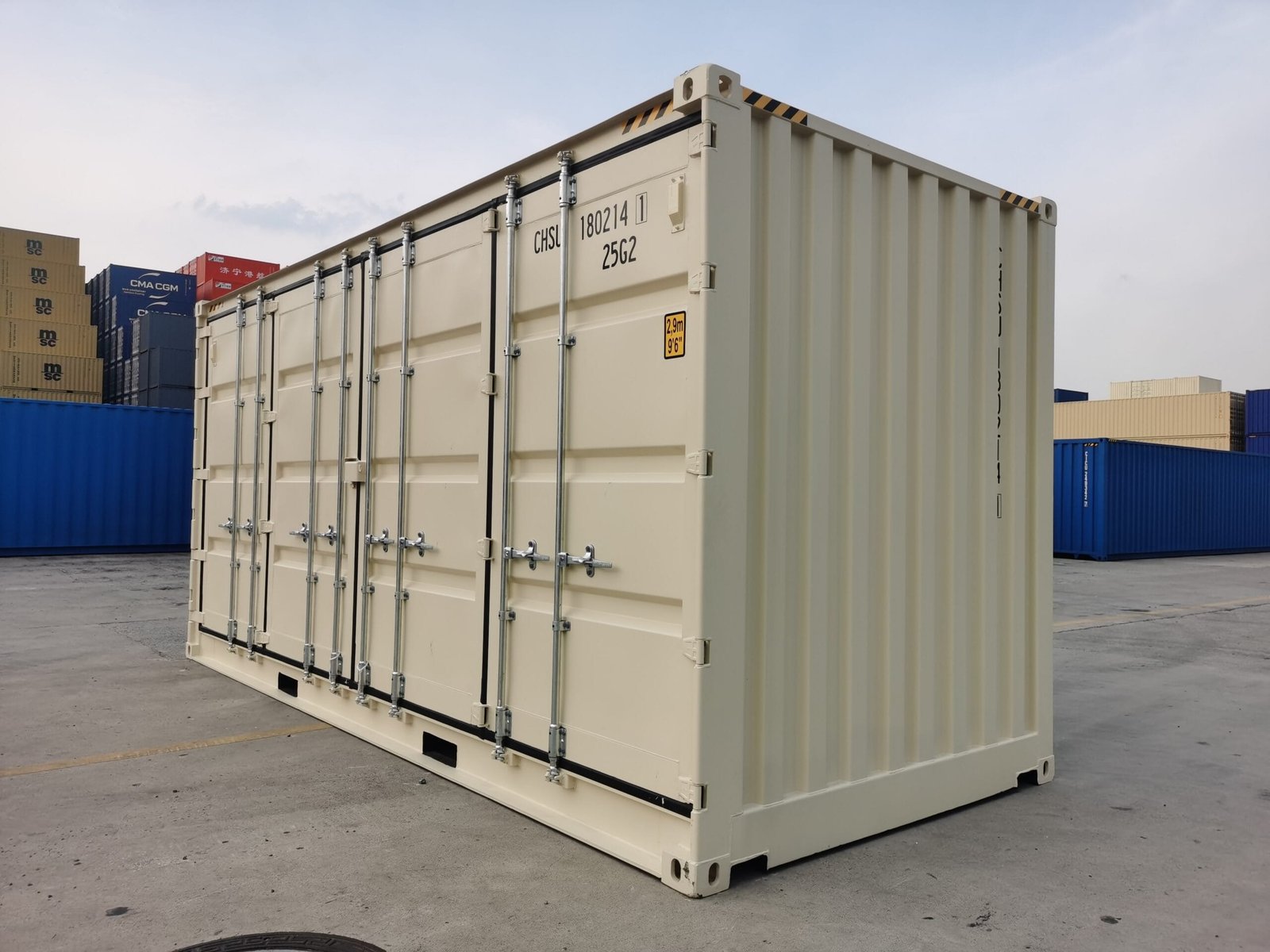 Corner view of the container showing the corner casting, top rail and side opening gear