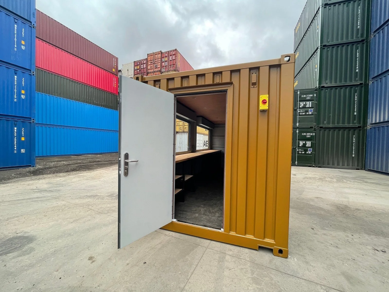 20ft Converted Container Bar – Fully Customized Outdoor Serving Unit