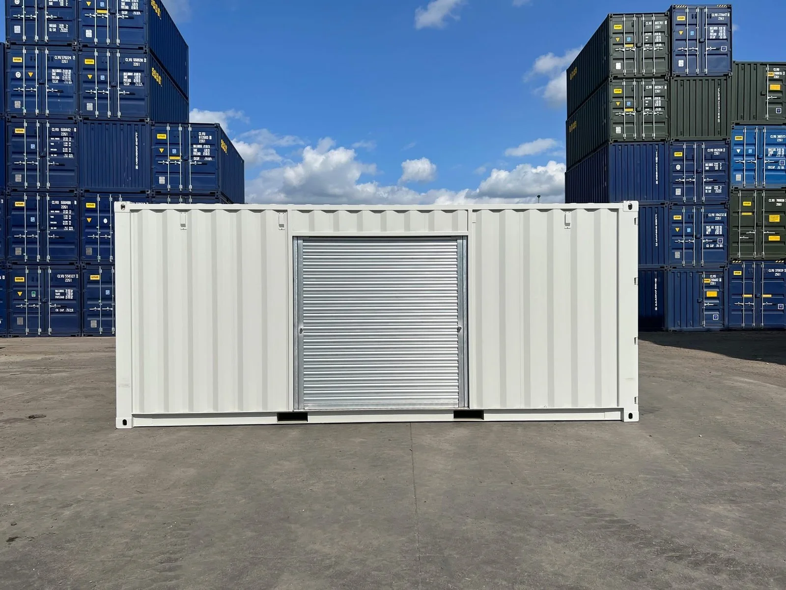 20ft Custom Shipping Container – Roller Shutter RAL 7035 Respray