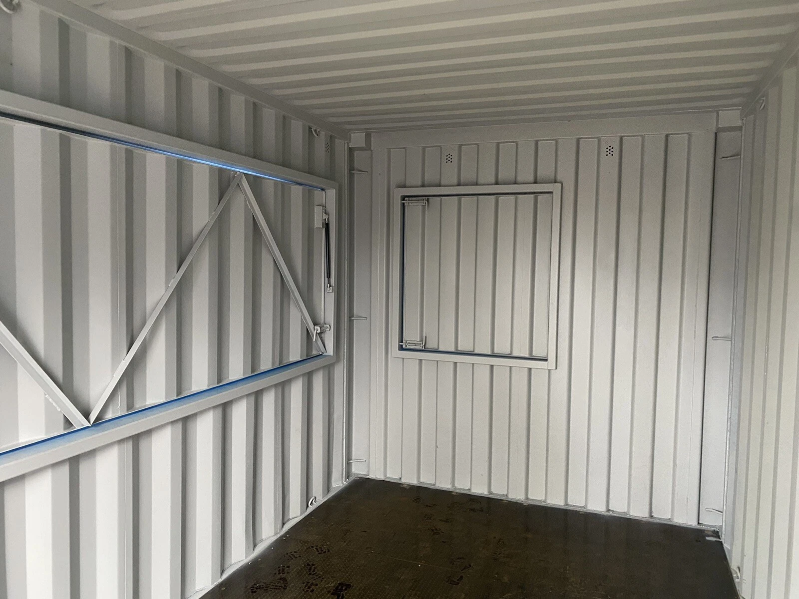 15ft Shipping ContainerBar/Kiosk/Stall/Pod