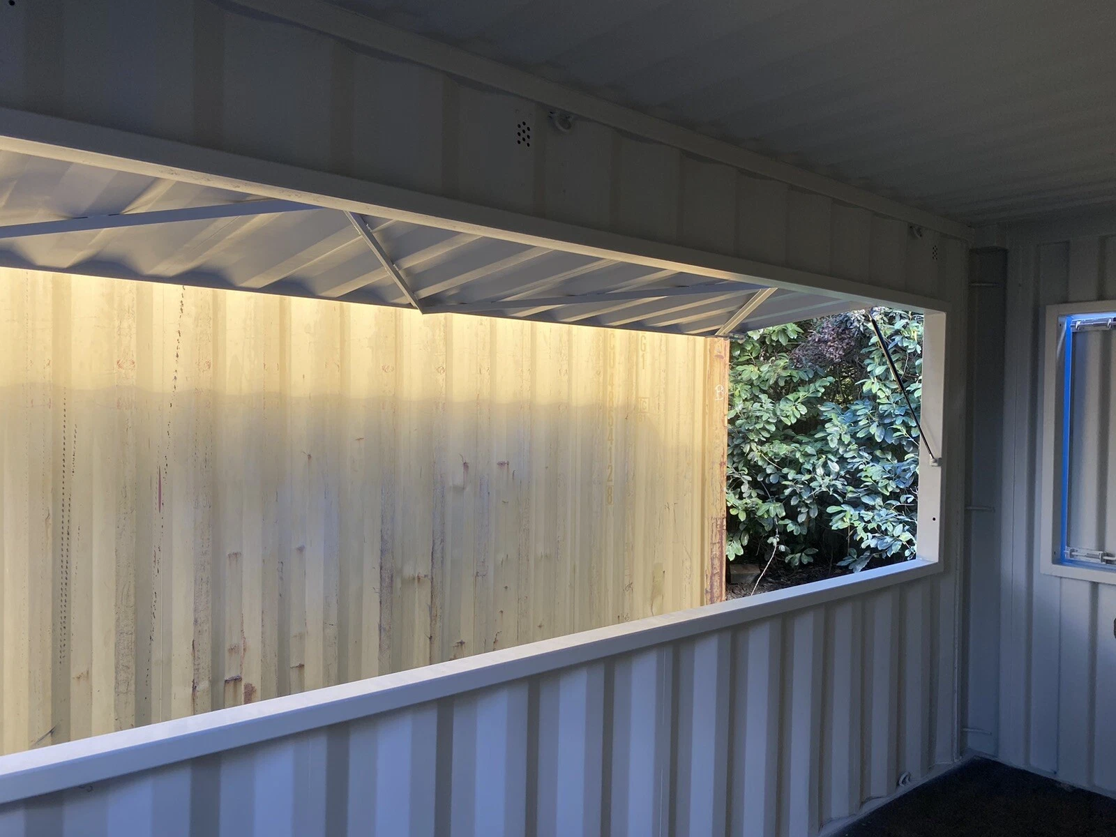 15ft Shipping ContainerBar/Kiosk/Stall/Pod