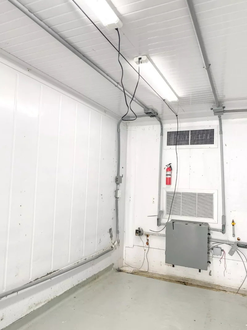 40 Foot High Cube Insulated Shipping Container with 5 Ton Bard HVAC