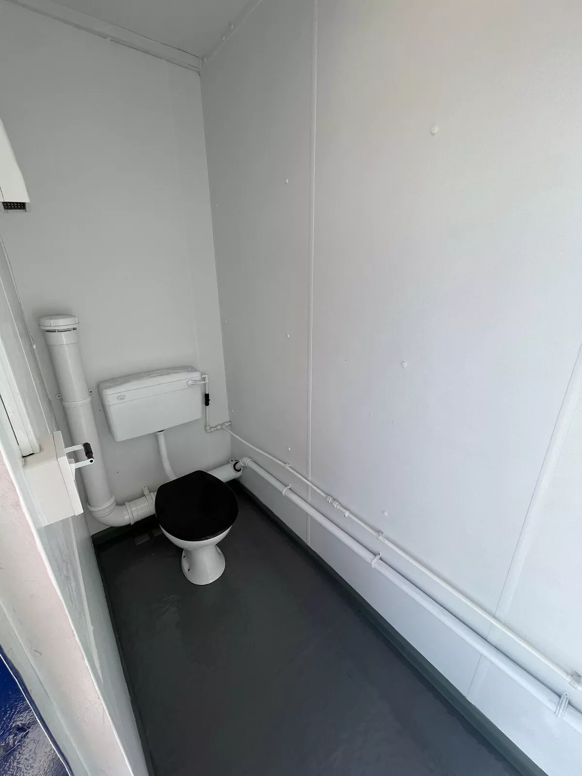 16ft x 9ft 3 + 1 toilet block