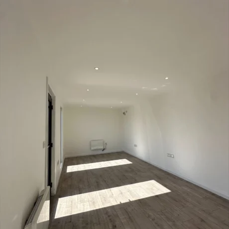 7.5 x 3m Office with kitchenette/WC