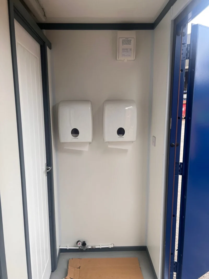 20ft x 8ft Shipping Container Toilet Block – Reading