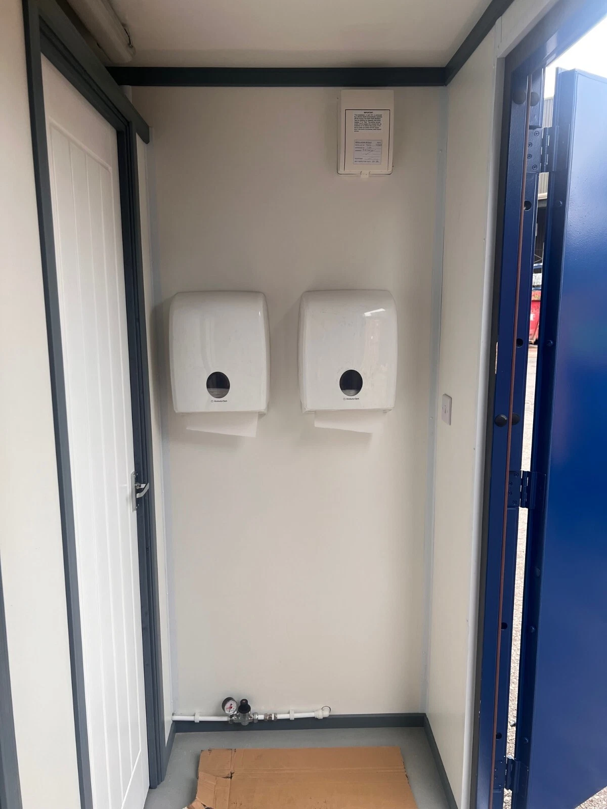20ft x 8ft Shipping Container Toilet Block – Reading